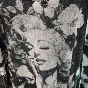 #135 Marilyn Monroe Made in Italy one size 22 P2P  Floral Print Knit Blouse